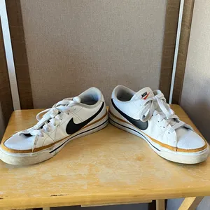 FINAL MARKDOWN Nike White Mesh Sneakers 9 thumbnail 3