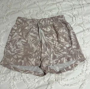 Lululemon Shorts Spring Break Away thumbnail 1