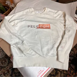 Peloton Cream Crewneck Sweatshirt Women's Size M Cozy Athleisure thumbnail 4