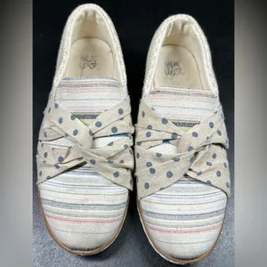 Muklucks Women’s Size 9 Beige Polka Dot Striped Boardwalk Stepping Out Sneakers thumbnail 3