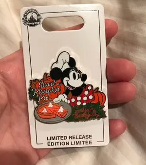 Thanksgiving Minnie Mouse pin Disney pins limited edition Walt Disney 2021 thumbnail 1