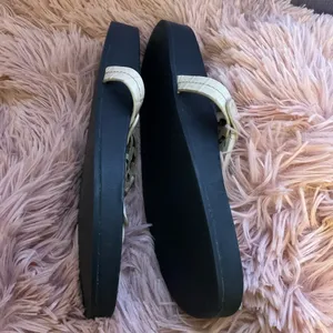 Tory Burch Black & Cream Leather Logo Thong Sandals Size 7M thumbnail 5