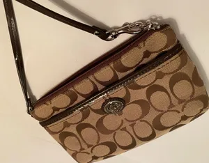 Wristlet thumbnail 1