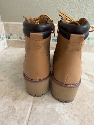 Sugar Mabry Tan combat style, block heel and side zipper Size 8 Lug sole thumbnail 8