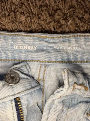 Old Navy OG Straight High-Rise Distressed Denim Shorts Size 6 thumbnail 3