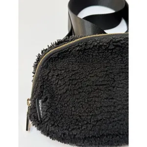 Lululemon Everywhere Belt Bag Black Fuzzy Fleece Crossbody Utility Y2K Goth Emo thumbnail 4