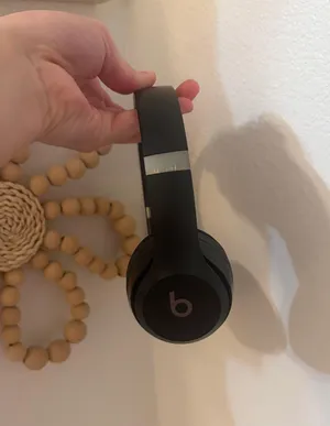 Beats Solo Wireless Headphones thumbnail 1