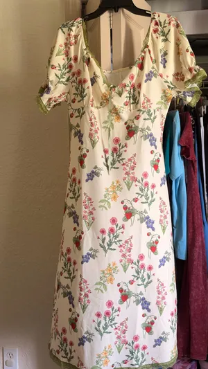 Cider SQUARE NECK STRAWBERRY GRAPHIC CONTRASTING LACE TRIM MIDI DRESS thumbnail 7