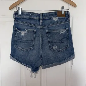 American Eagle Blue Distressed Mom Short Jeans Shorts Size 6 thumbnail 2