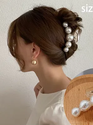 1pc Women's white Double-Sided Faux Pearl Acrylic Hairclips thumbnail 1