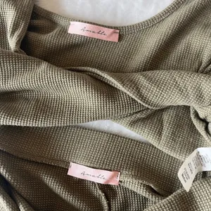NEW Amable Women's Olive Green Set Medium thumbnail 4