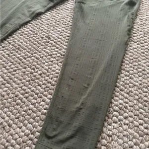 NWOT The North Face Dayology Mid-Rise 7/8 Tight Women’s Size XL Mesh Detail thumbnail 2