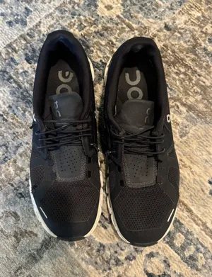 On Cloud Shoes thumbnail 1