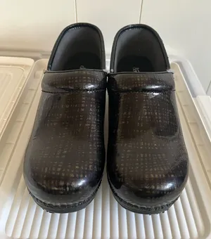 Dansko Black Patent Women's Slip-On Clogs- Size 7.5 thumbnail 1