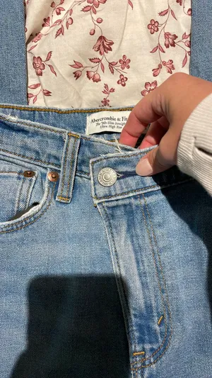 Abercrombie The 90s Slim Straight Ultra High Rise 27/4R thumbnail 4