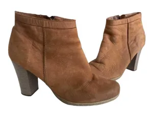 Womens Arka Camel Fleece Lined Leather Heeled Ankle Booties - Sz 10 (40) thumbnail 1