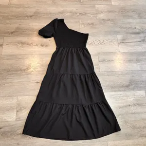 Black One Shoulder Smocked Tiered Maxi Dress Womens Size‎ Small S thumbnail 3