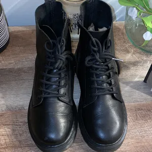 Dr. Martens 1460 Women’s Black Chukka Combat Boots Size 5 thumbnail 4