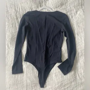Aritzia Babaton Contour Fixture Black Noir Bodysuit Size M NWT thumbnail 2