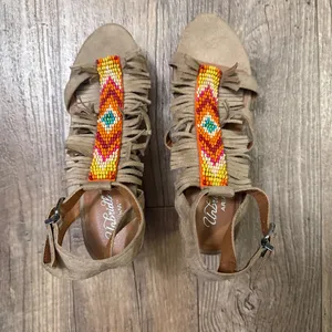 Unbridled by Ariat Beaded Tan Wedge Sandals 8 thumbnail 2