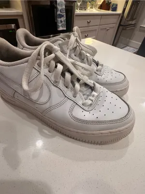 Nike Air Force‎ 1 Low Triple White Sneakers Youth 7Y Women's 8.5 thumbnail 4