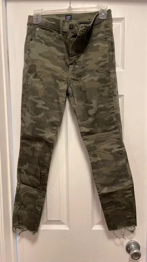 Gap Camo Jeans thumbnail 2