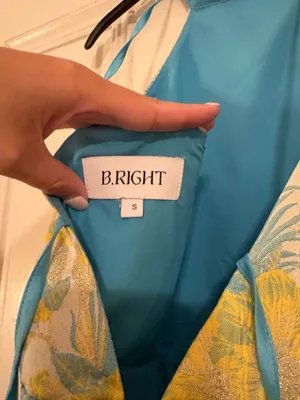B. Right  thumbnail 3