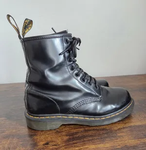Dr. Martens 1460 W Boots Black Patent Leather 8 Eye Classic Combat Women's 7 thumbnail 1