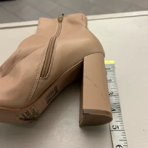 Boots Forever 21 Chic Beige Heeled Boots 7 1/2 thumbnail 4