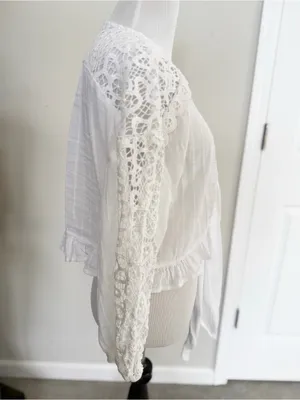 NWT American Eagle White V-Neck Lace Tie-Front Cropped Blouse Size Medium thumbnail 4