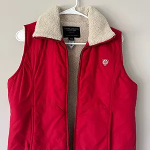 American Eagle Shelter Series Red Vest Sherpa Lined Size Medium Athleisure thumbnail 2