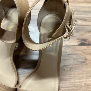 Old navy‎ heel sandals 7 thumbnail 6