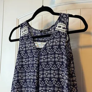Papermoon Navy Blue White Geometric Print Lace Inset Sleeveless XS V-Neck Shirt thumbnail 5