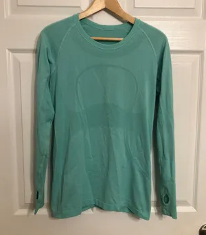 Lululemon long sleeve swiftly tech size 8 thumbnail 1