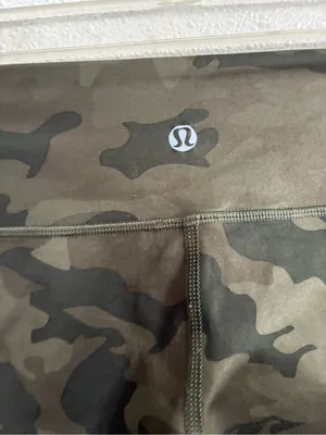 Lululemon Camo Leggings - Olive Green size 4 thumbnail 3