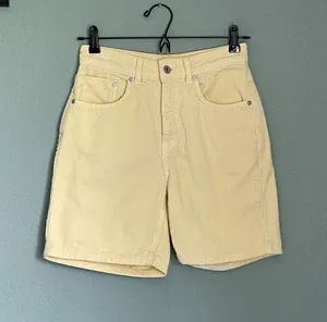 The Ragged Priest Dub Corduroy Shorts Size 26 Light Butter Yellow thumbnail 1