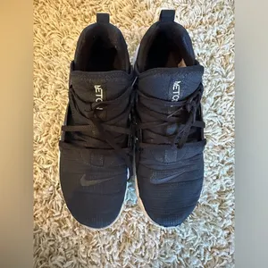 Nike sneakers thumbnail 2