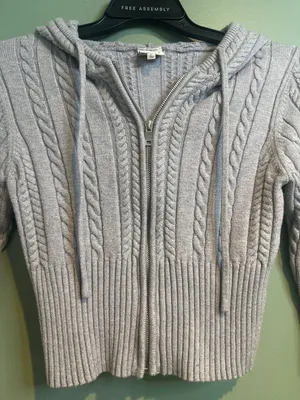 Vine and Valley Gray Cable Knit Zip Hoodie Sweater Women's L Cropped Cozy thumbnail 3