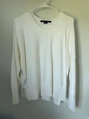White Sweater Size M thumbnail 1