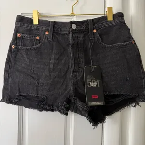 NWT Levi 501 Cut Off Shorts thumbnail 4