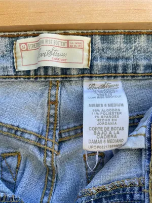 Y2K Levi’s Strauss stretch low rise bootcut Light Wash Women’s Jeans, size 6 thumbnail 4