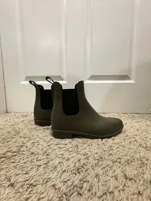 Ankle rain boots by Target. Green, beautiful shape thumbnail 3