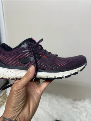 Brooks Ghost 12 Women's Black and Magenta Running Sneakers thumbnail 3