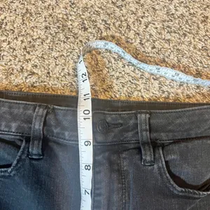 American Eagle Super‎ Hi Rise Jegging Jeans Black Ripped Knee Women Size 8 Short thumbnail 6