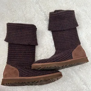 UGG Australiawomen's (Size 7M) Classic Cardy Boot - Red/Brown thumbnail 4