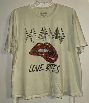 Def Leppard love bites leopard lips pale yellow tshirt. See condition thumbnail 1