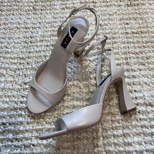 AQUA Heels Sz 9.5M thumbnail 2