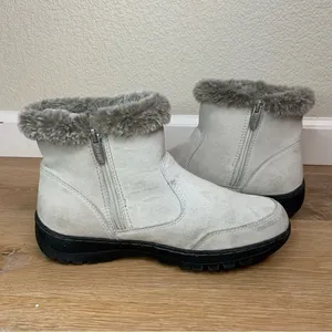 Khombu Iris Plush Faux Fur Gray Suede Winter Ankle Boots, Size 8 thumbnail 5