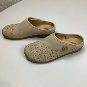 Earth Origins Women’s Slip on Mules Clogs Size 7W NWOT thumbnail 2