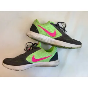 Nike Revolution 3‎ Women's Gray/Neon Pink/Green Size 9.5 Mesh Lace Up Running thumbnail 4